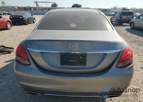 2015 Mercedes-Benz C 300 из США, поврежденный, VIN 55SWF4JB5FU045623